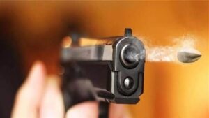 بناء على رغبته.. امرأة تطلق النار على زوجها المريض