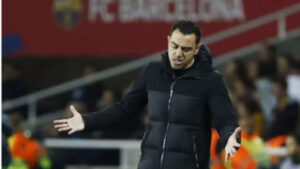 في مباراة لاس “بالماس”، “تشافي” يقوم بإهانة لاعب من برشلونة