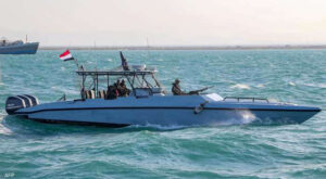 أكبر هجوم جوي للحوثيين على البحر الأحمر ومدمرات وحاملة طائرات أمريكية تصد