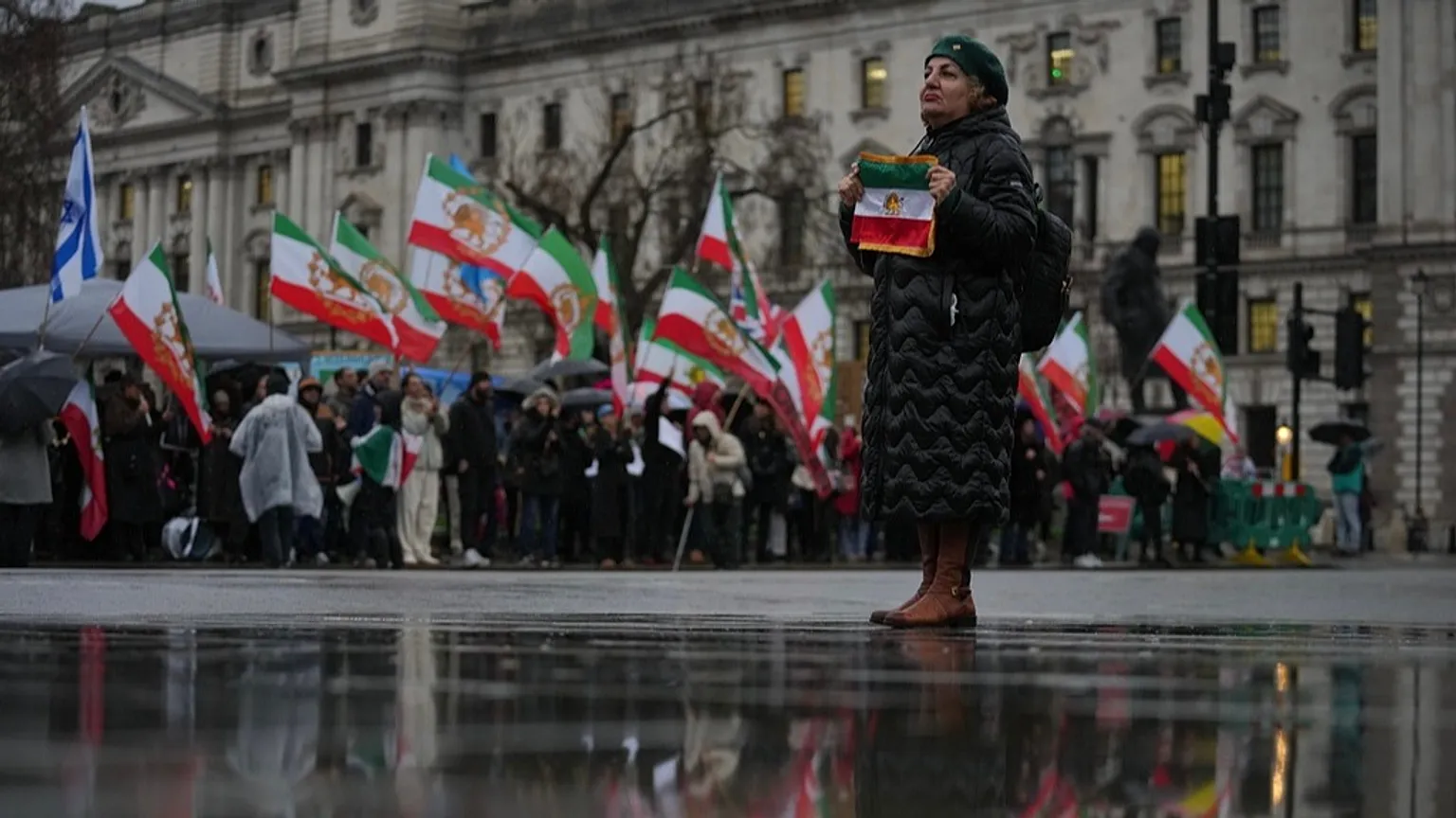 الإيكونوميست: صمت عربي حذر تجاه احتجاجات إيران وسط ترقب لانهيار محتمل للنظام