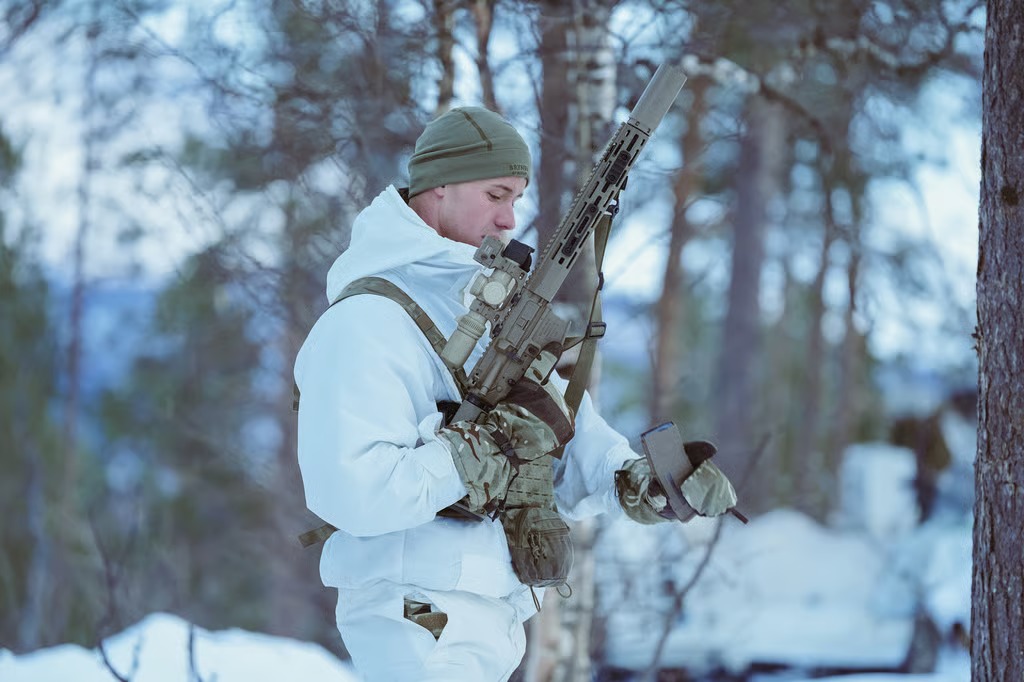 المعسكر القطبي: قوات بريطانية نخبوية تتدرّب في أقصى الشمال استعدادًا لمواجهة محتملة مع روسيا