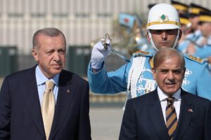 صحيفة: أنقرة تستكشف شراكات دفاعية مرنة مع الرياض وإسلام آباد