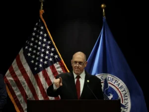 وكالة الهجرة الأمريكية