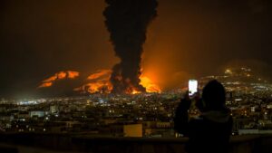 ترامب يلجأ إلى قانون من حقبة الحرب الباردة لزيادة إنتاج النفط قبالة سواحل كاليفورنيا