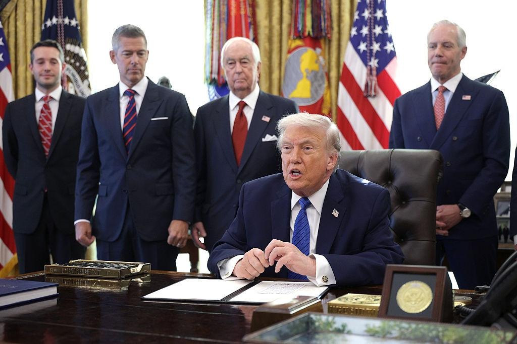 ترامب يلوّح بإنهاء الحرب دون فتح هرمز وسط انسحاب أحادي محتمل