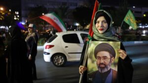 مسيرات إيران الليلية تكشف مشهداً داخلياً معقداً بين رفض التدخل الخارجي واتساع الانقسامات